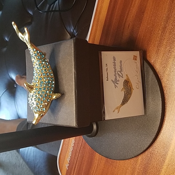 Bedazzled Dolphin Trinket - Picture 2 of 8